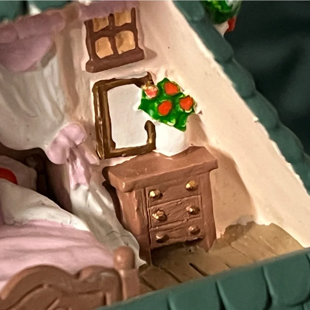 1997 RETIRED Santa’s House #1 Santa’s Neighborhood Series DONNA LEE Ornament DL4
